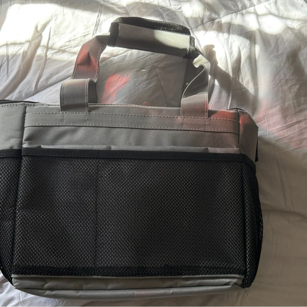 NWT Trisha Yearwood pet travel bag. Insulated w.food pouches & portable bowls!